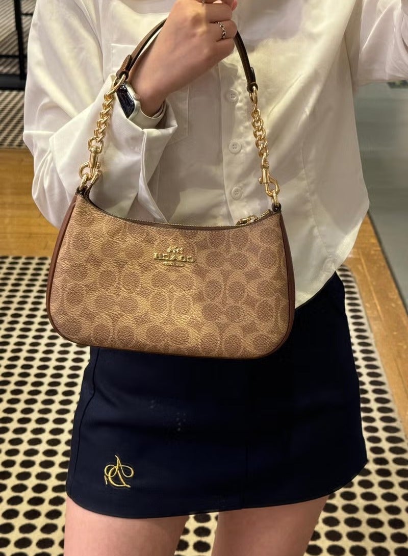 كوتش اوت ليت شنطة كوتش حقيبة كتف تيري بشعار كلاسيكي، حقيبة كروس بودي، حقيبة يد - Image 3